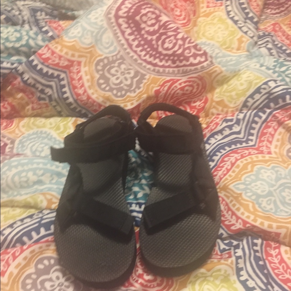 Teva platforms size 7 womens😍😍😍